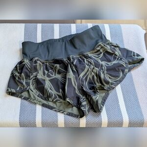 Z by Zella Active exercise shorts, green vine pattern, XS